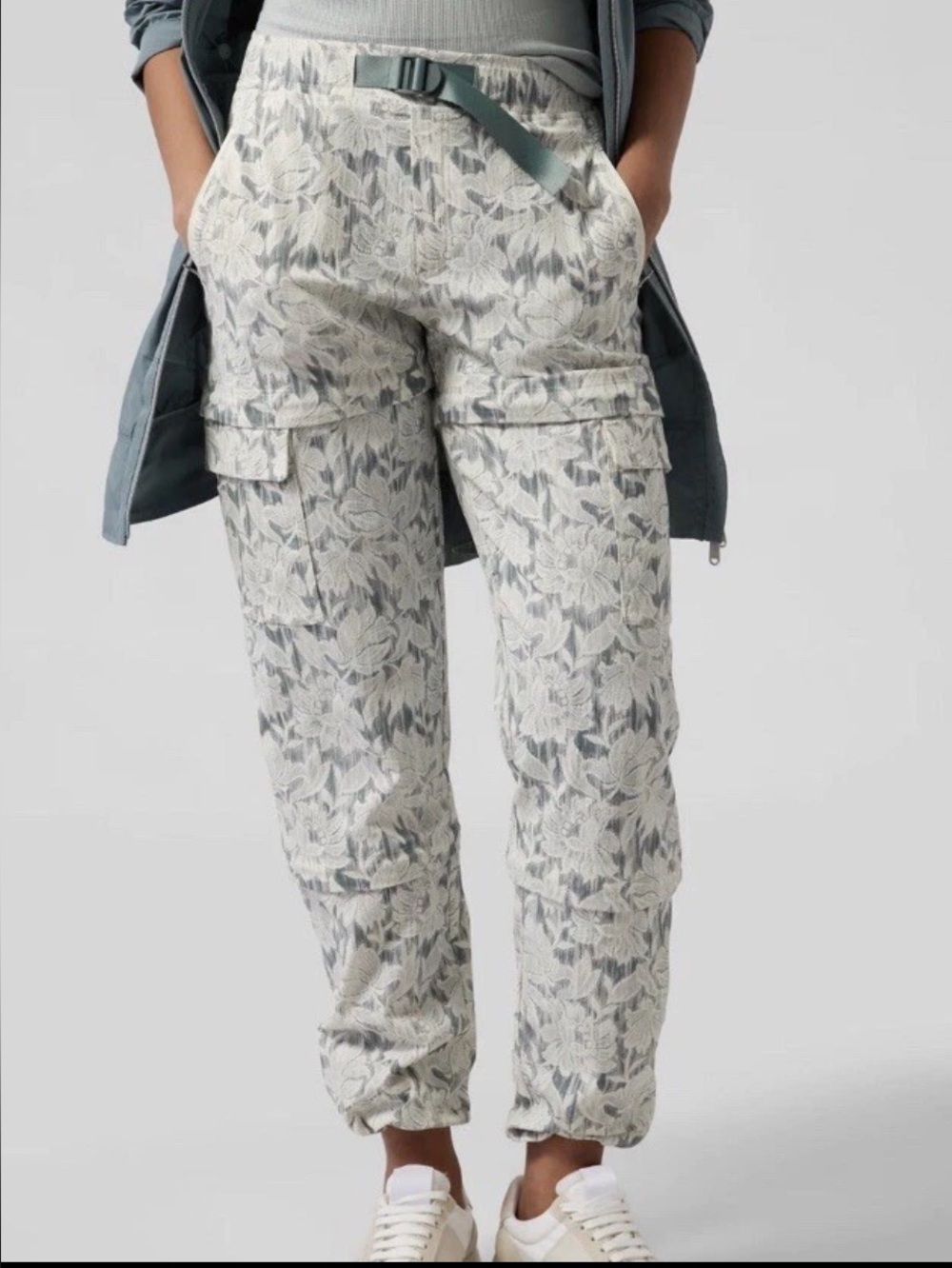 Athleta Trekkie Convertible Hike Shorts Crop Pants Ethereal Bloom Floral Size 8
